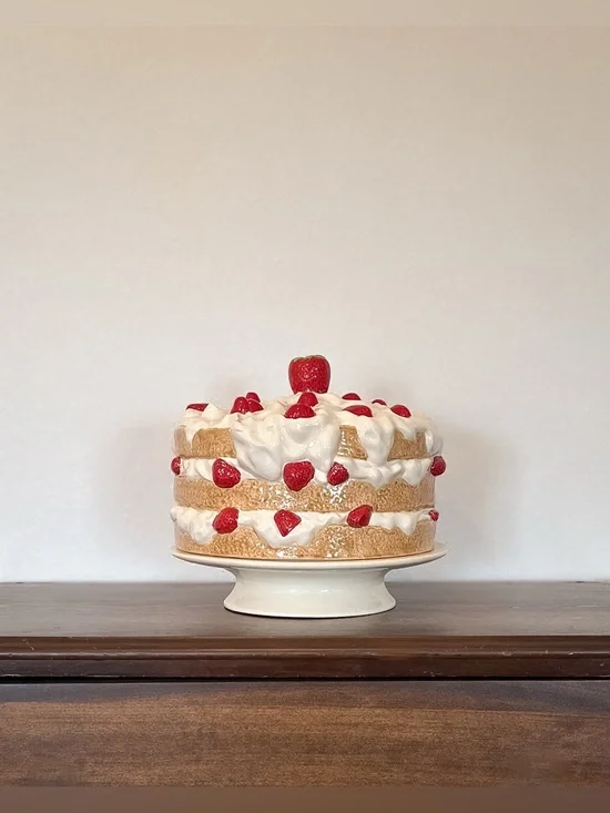 Vintage Ceramic Strawberry Shortcake  Centerpiece/Cake Stand - Picture 6 of 8